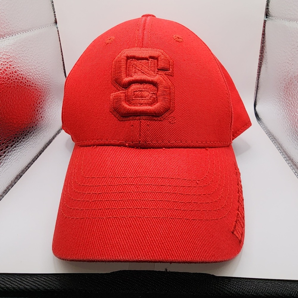 Fan Favorite NC State Wolfpack Hat Mens OSFA Red Snapback Baseball Cap Logo